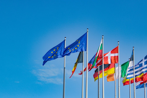 Flaggen von EU und Mitgliedstaaten